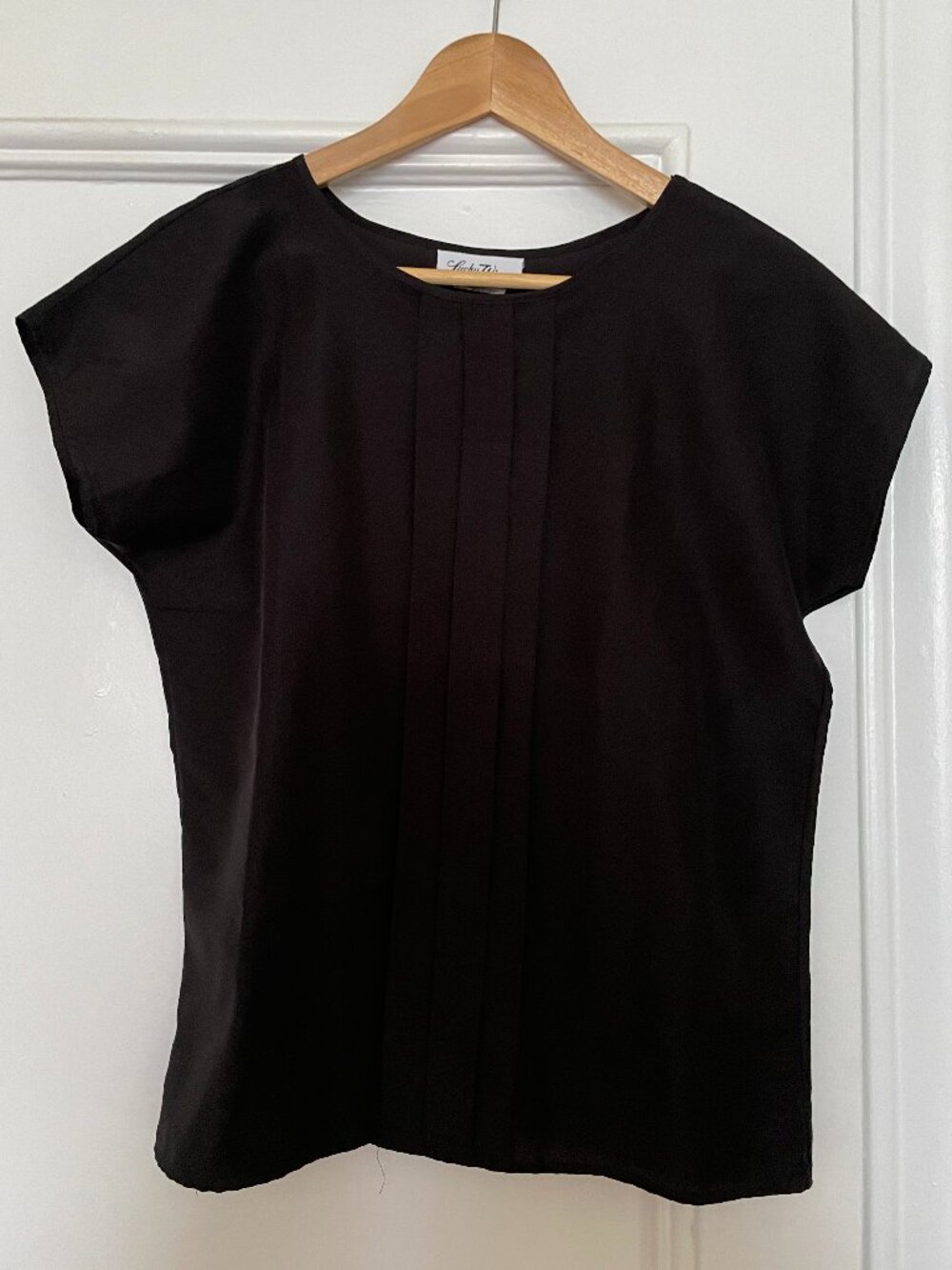 Vintage Lucky Winner Black Pleated Front Cap Sleeve Blouse — Size Small